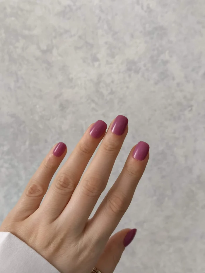 ناخن مصنوعی رنگی ساده راسا رنگ بنفش فرم مربع گرد کوتاه