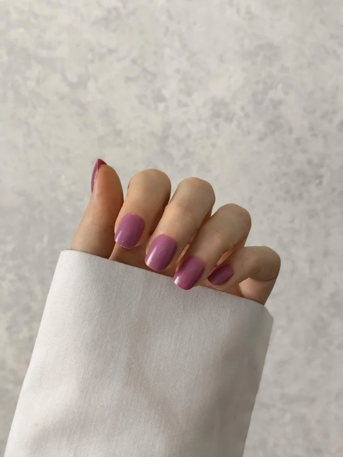 ناخن مصنوعی رنگی ساده راسا رنگ بنفش فرم مربع گرد کوتاه