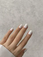ناخن مصنوعی رنگی ساده راسا رنگ سفید فرم مربع گرد کوتاه
