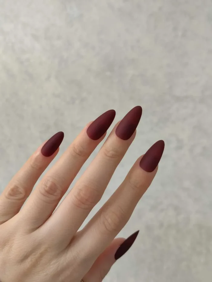 ناخن مصنوعی رنگی ساده راسا رنگ زرشکی فرم بادامی مات