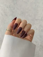 ناخن مصنوعی رنگی ساده راسا رنگ زرشکی فرم بادامی مات