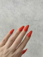 ناخن مصنوعی رنگی ساده راسا رنگ قرمز گوجه ای فرم بادامی مات