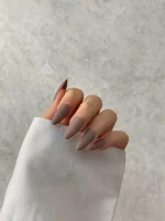 ناخن مصنوعی رنگی ساده راسا رنگ قهوه ای طوسی فرم بادامی مات