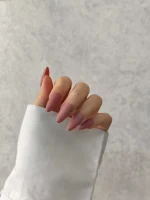 ناخن مصنوعی رنگی ساده راسا رنگ کالباسی تیره فرم بادامی مات