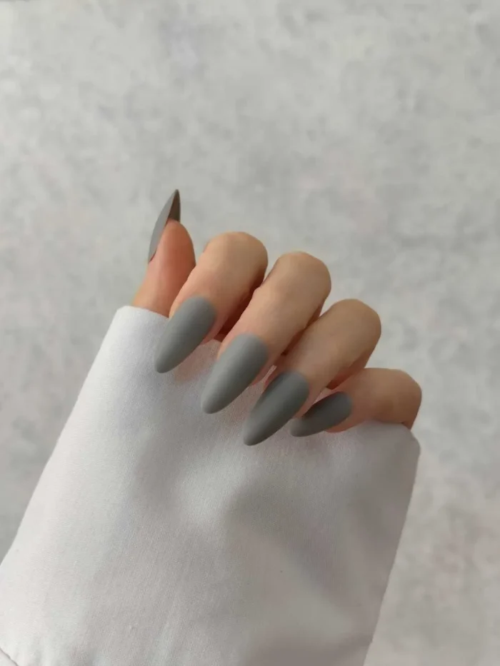 ناخن مصنوعی رنگی ساده راسا رنگ طوسی فرم بادامی مات