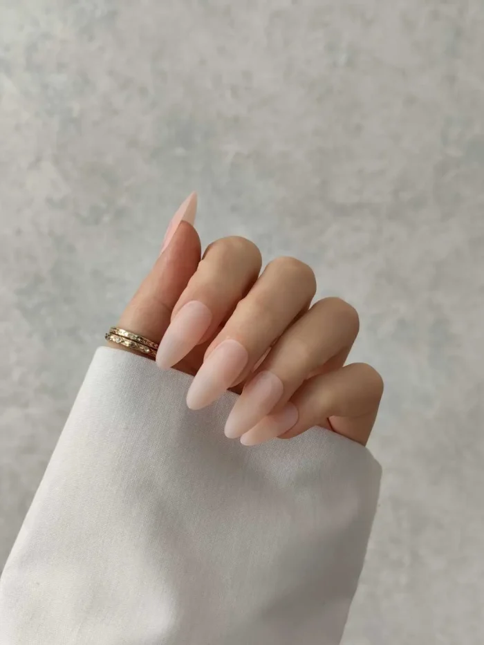 ناخن مصنوعی رنگی ساده راسا رنگ صورتی بیس فرم بادامی مات