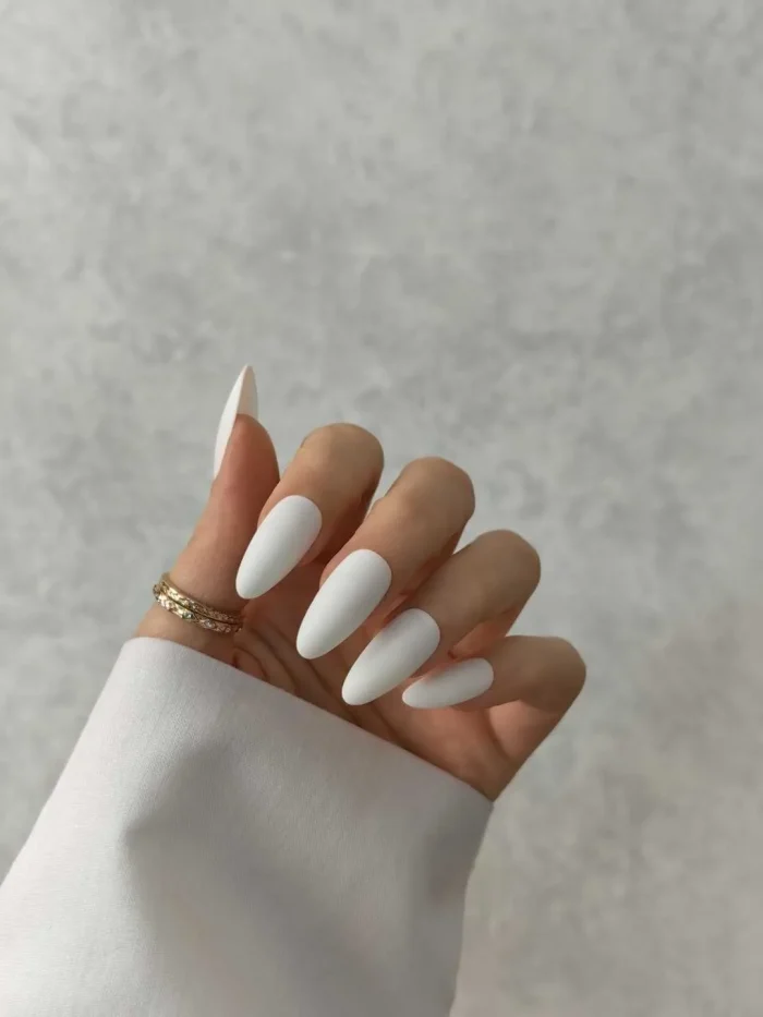 ناخن مصنوعی رنگی ساده راسا رنگ سفید فرم بادامی مات