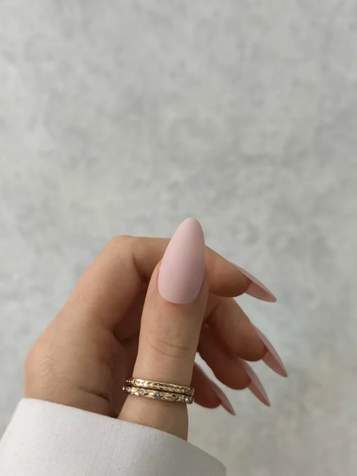 ناخن مصنوعی رنگی ساده راسا رنگ صورتی کرم بیس نود فرم بادامی مات