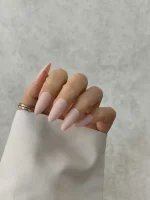 ناخن مصنوعی رنگی ساده راسا رنگ صورتی کرم بیس نود فرم بادامی مات