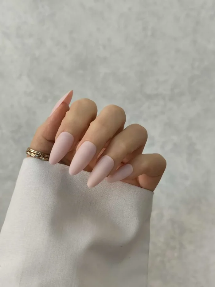 ناخن مصنوعی رنگی ساده راسا رنگ صورتی کرم بیس نود فرم بادامی مات