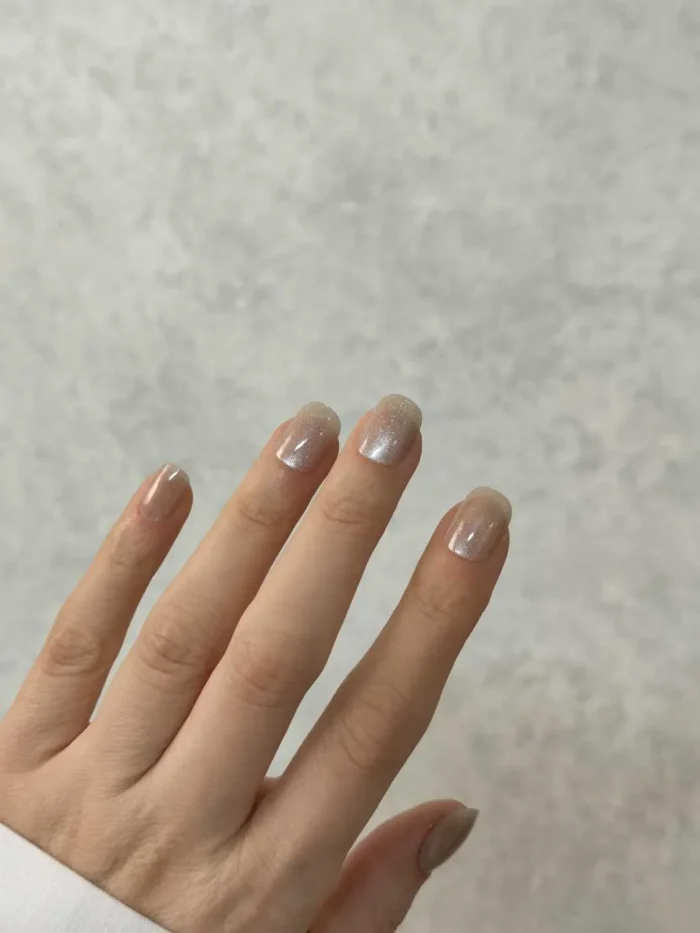 ناخن مصنوعی راسا مدل کرم نقره ای کهکشانی فرم مربع گرد کوتاه کد RSK1021