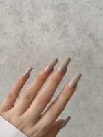 ناخن مصنوعی رنگی ساده راسا رنگ طوسی کرم فرم مربع براق