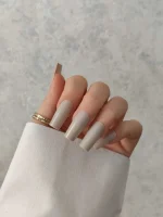 ناخن مصنوعی رنگی ساده راسا رنگ طوسی کرم فرم مربع براق