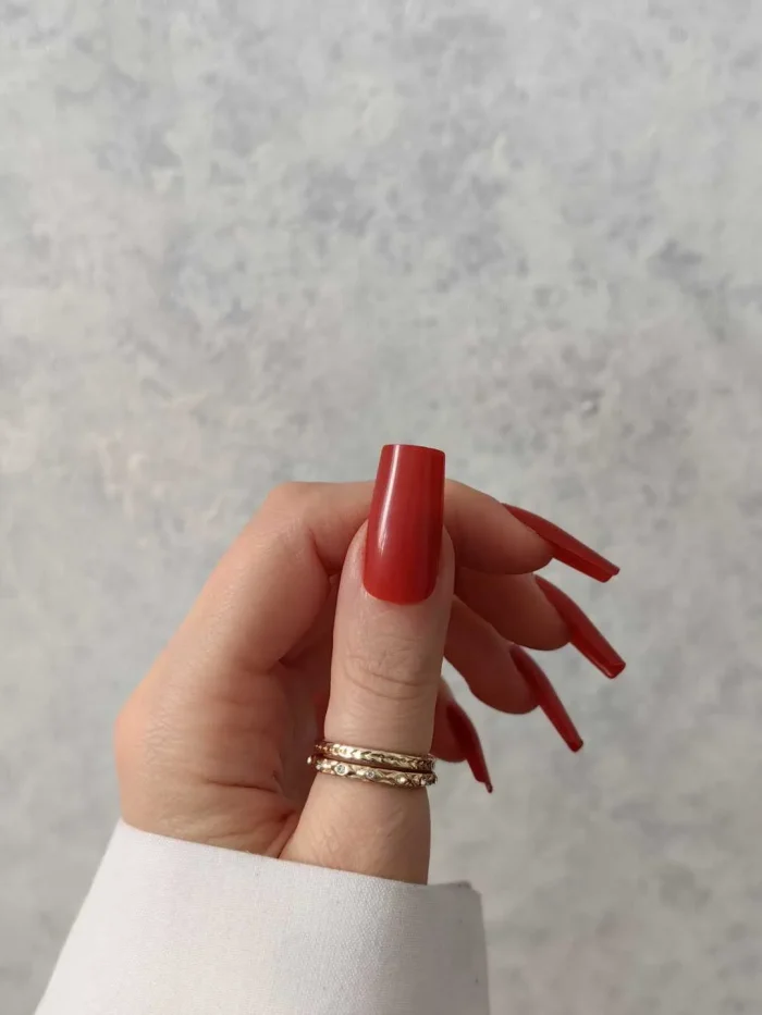 ناخن مصنوعی رنگی ساده راسا رنگ قرمز فرم مربع براق