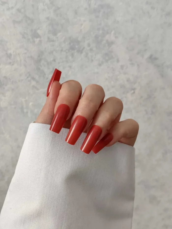 ناخن مصنوعی رنگی ساده راسا رنگ قرمز فرم مربع براق