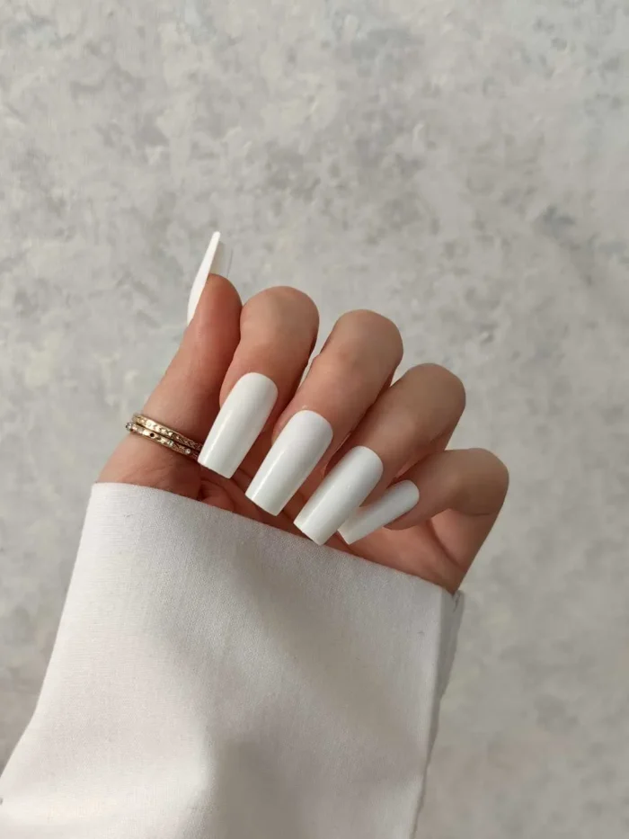 ناخن مصنوعی رنگی ساده راسا رنگ سفید فرم مربع براق