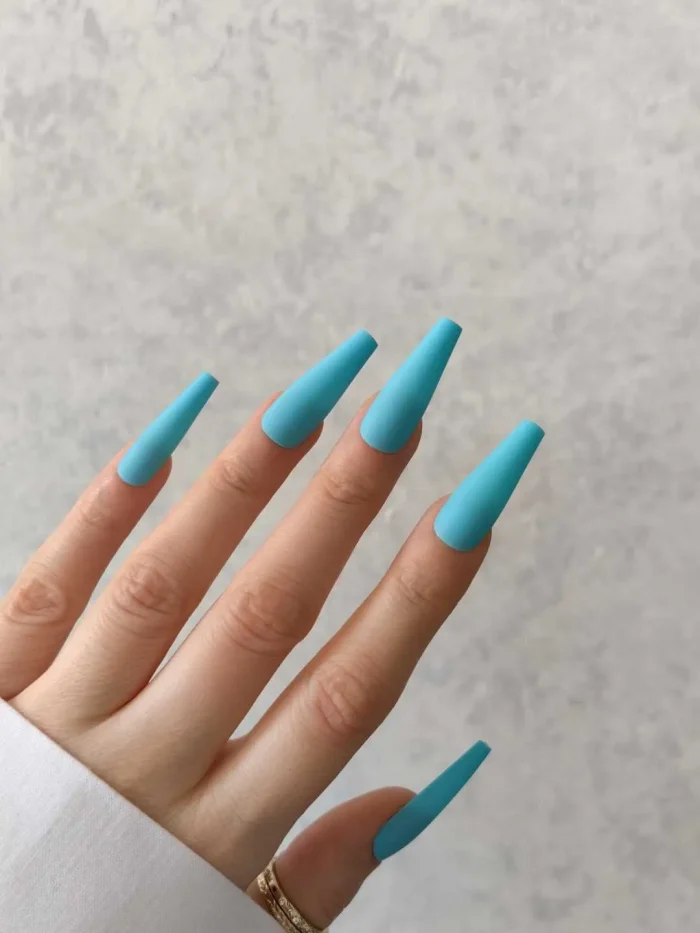 ناخن مصنوعی رنگی ساده راسا رنگ ابی فرم گلدانی بلند مات