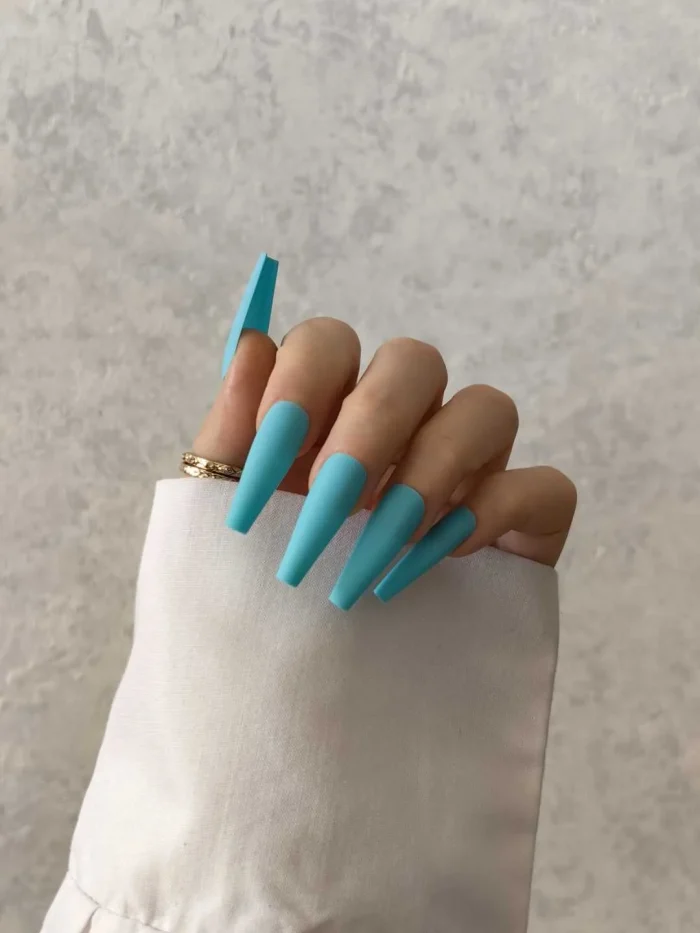 ناخن مصنوعی رنگی ساده راسا رنگ ابی فرم گلدانی بلند مات