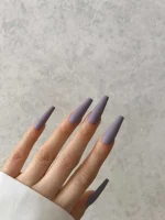 ناخن مصنوعی رنگی ساده راسا رنگ بنفش طوسی فرم گلدانی بلند مات