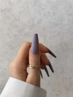 ناخن مصنوعی رنگی ساده راسا رنگ بنفش طوسی فرم گلدانی بلند مات