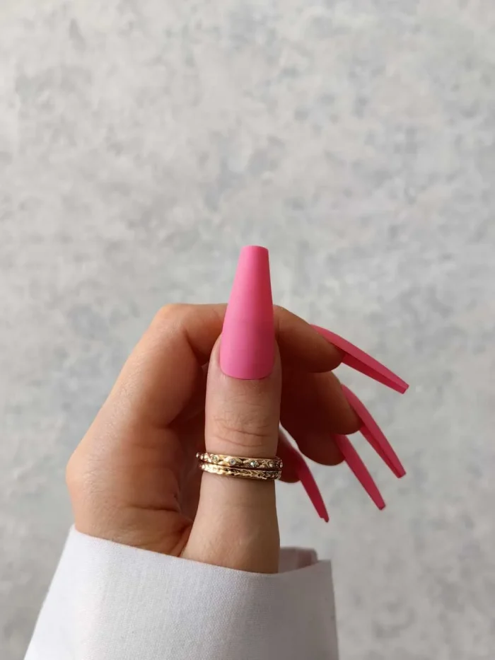 ناخن مصنوعی رنگی ساده راسا رنگ صورتی پاستیلی فرم گلدانی بلند مات