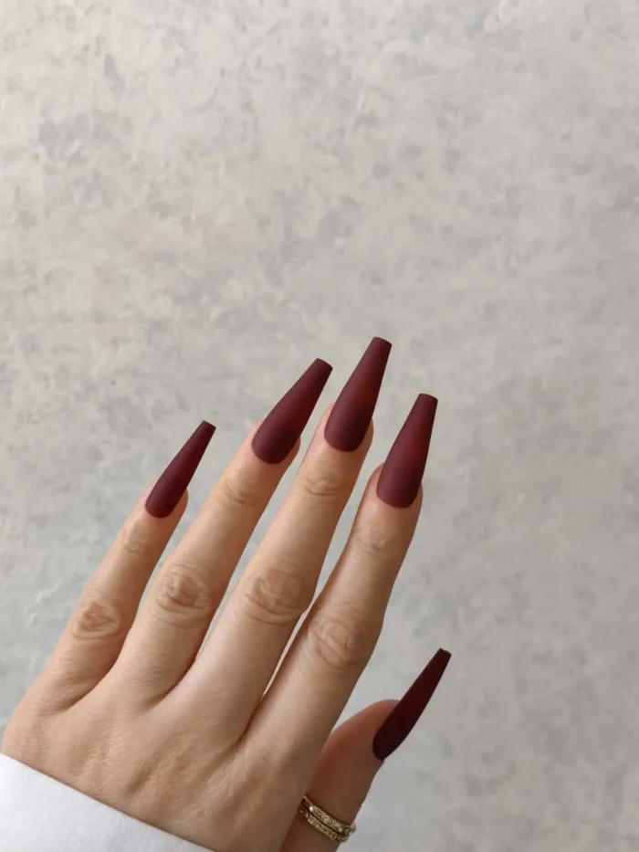 ناخن مصنوعی رنگی ساده راسا رنگ زرشکی گلدانی بلند مات