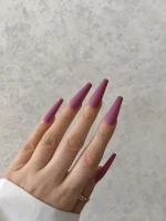 ناخن مصنوعی رنگی ساده راسا رنگ کالباسی بنفش گلدانی بلند مات