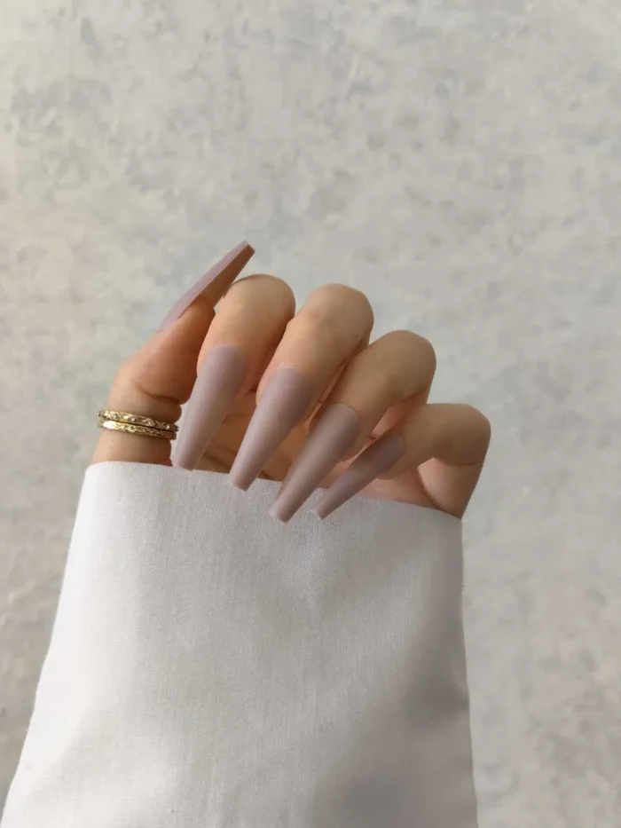 ناخن مصنوعی رنگی ساده راسا رنگ یاسی پوست پیازی گلدانی بلند مات