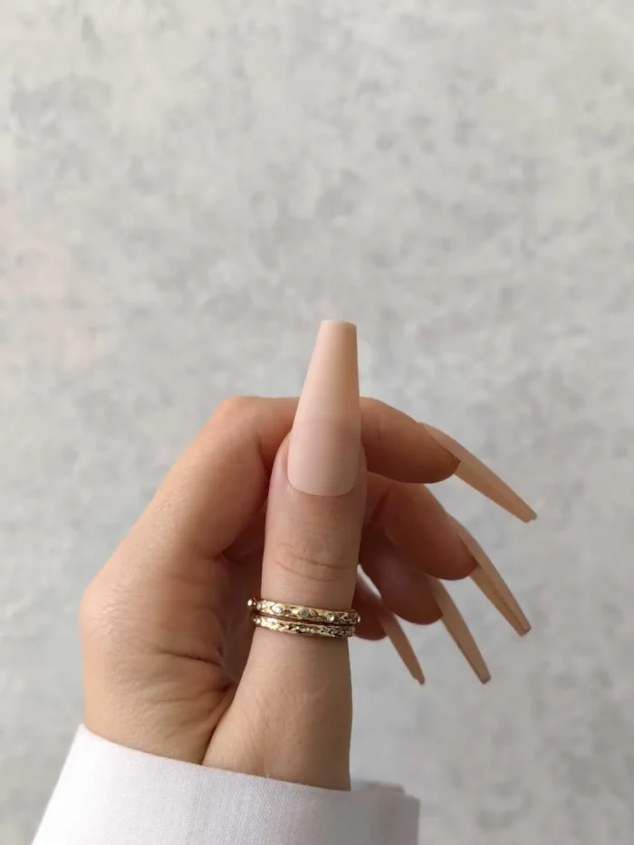 ناخن مصنوعی رنگی ساده راسا رنگ صورتی کرم گلدانی بلند مات