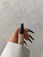 ناخن مصنوعی رنگی ساده راسا رنگ مشکی گلدانی بلند براق