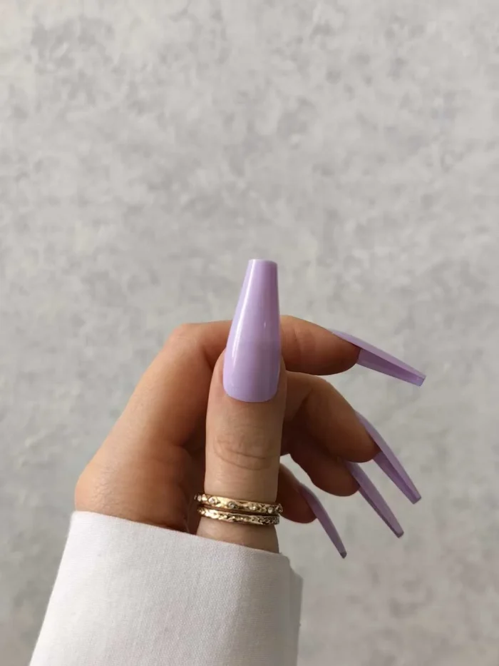 ناخن مصنوعی رنگی ساده راسا رنگ یاسی گلدانی بلند براق