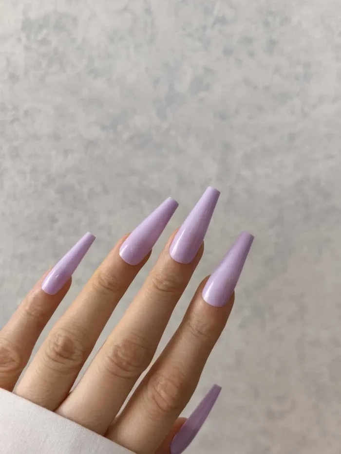 ناخن مصنوعی رنگی ساده راسا رنگ یاسی گلدانی بلند براق