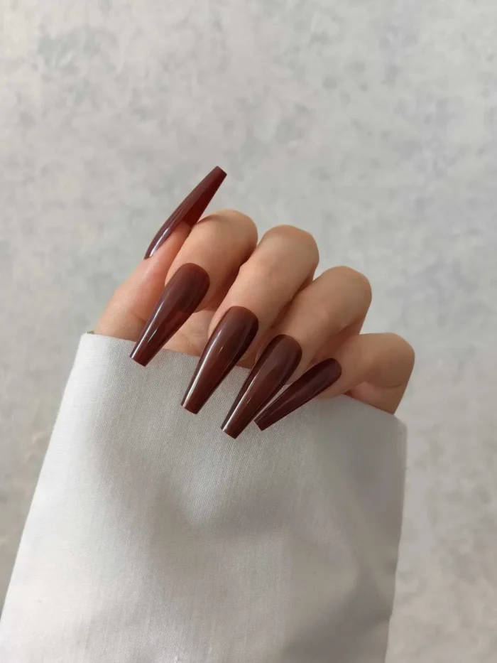 ناخن مصنوعی رنگی ساده راسا رنگ زرشکی گلدانی بلند براق