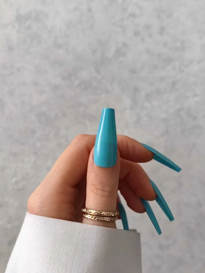 ناخن مصنوعی رنگی ساده راسا رنگ آبی پاستیلی گلدانی بلند براق