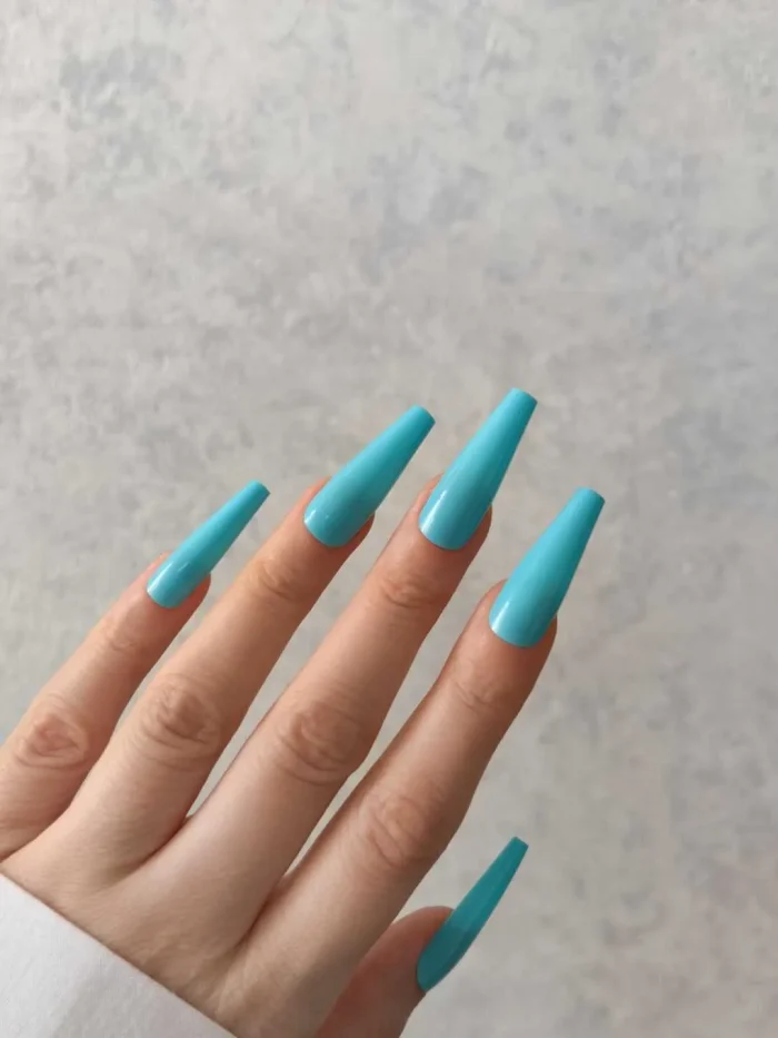 ناخن مصنوعی رنگی ساده راسا رنگ آبی پاستیلی گلدانی بلند براق