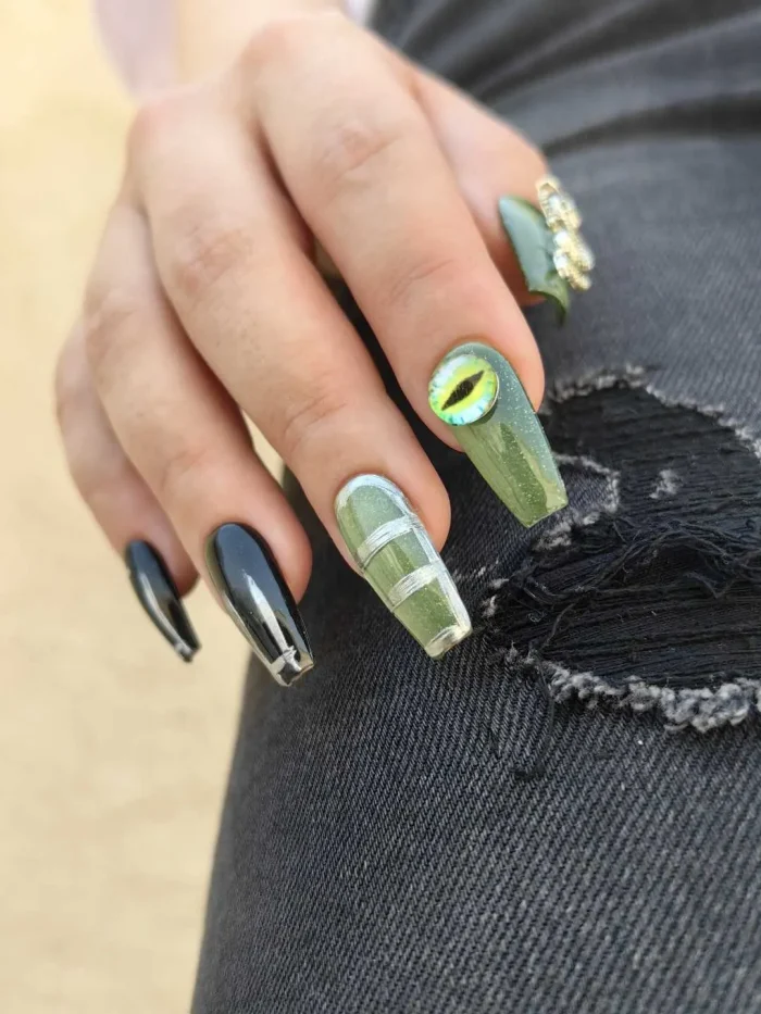 ناخن مصنوعی راسا رنگ سبز و مشکی طرح مار و چشم RSR1291