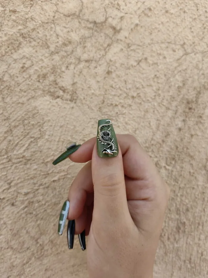 ناخن مصنوعی راسا رنگ سبز و مشکی طرح مار و چشم RSR1291