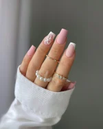 ناخن مصنوعی راسا طرح فنرچ و پاپیون رنگ صورتی فرم مربع