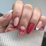 ناخن مصنوعی زمستانی قرمز رنگ طرح پاپیون