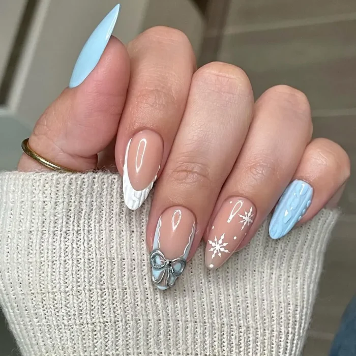ناخن مصنوعی زمستانی طرح پاپیون و برف فرنچ آبی روشن