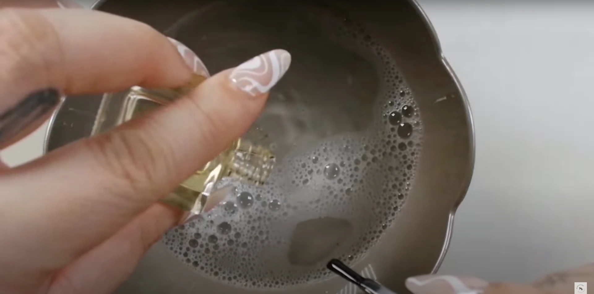 آماده سازی محلول جداسازی ناخن