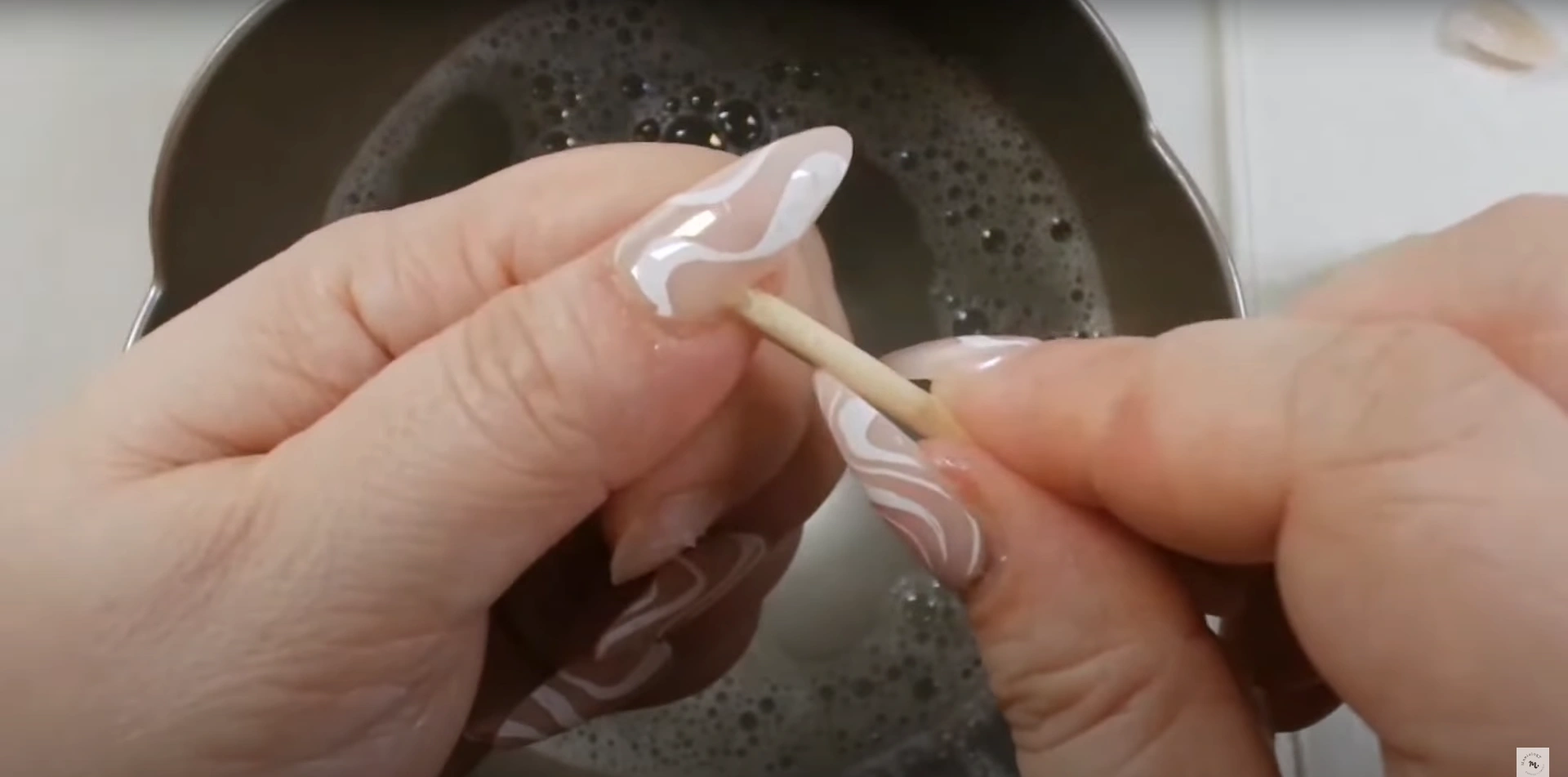 جدا کردن ناخن مصنوعی از دست