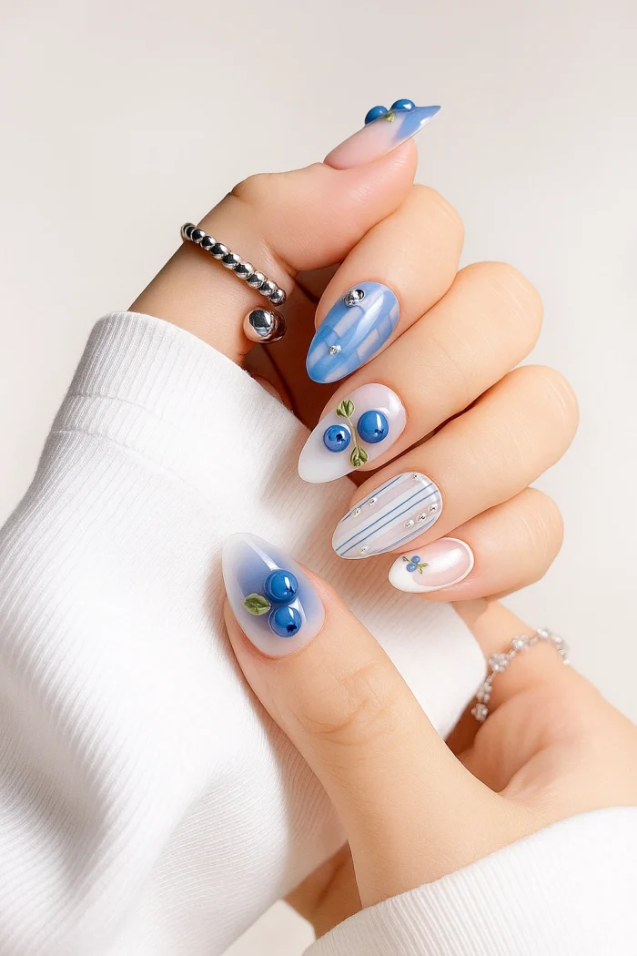 ناخن مصنوعی راسا طرح بلوبری رنگ آبی و شیری