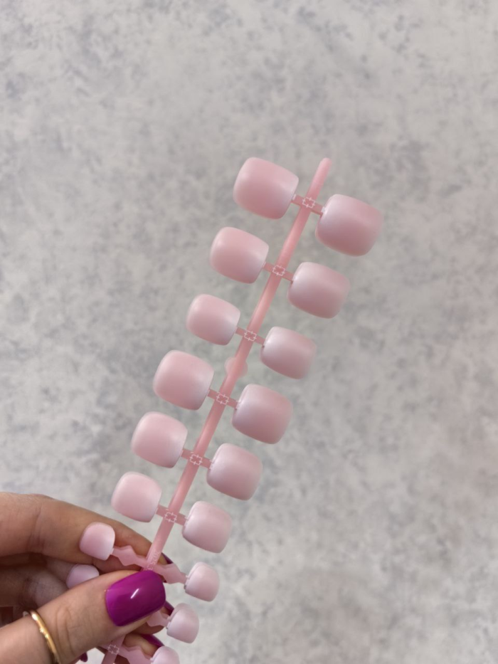 ناخن مصنوعی پا آمبره بیس صورتی