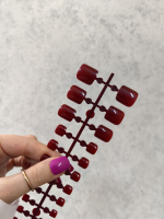 ناخن مصنوعی پا رنگ قرمز تیره