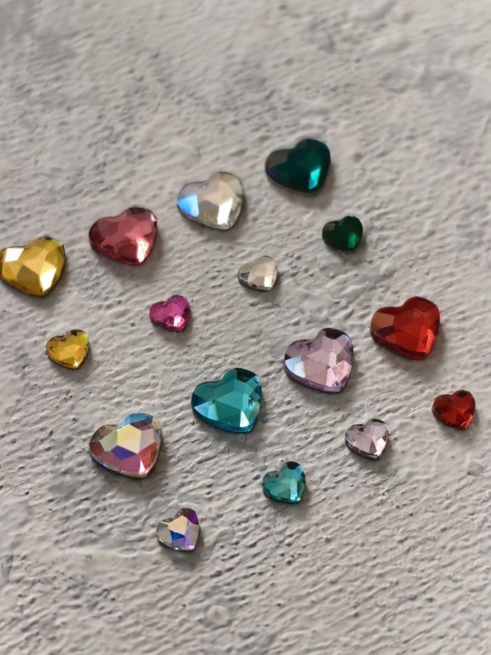 استیکر برجسته ناخن راسا طرح قلب کریستالی رنگی ریز و درشت