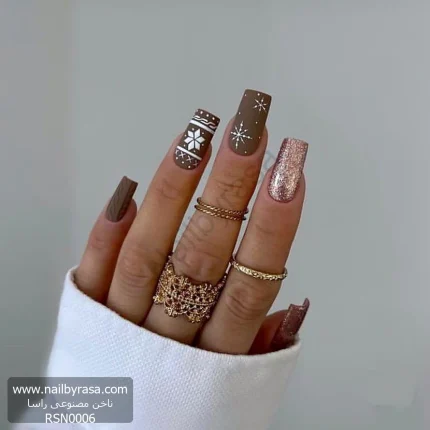 عکس ناخن مصنوعی طرح بافت برجسته و دانه برف رنگ قهوه ای موکا مات و شاین رزگلد فرم مربعی بلند مدل RSN0006 برند راسا