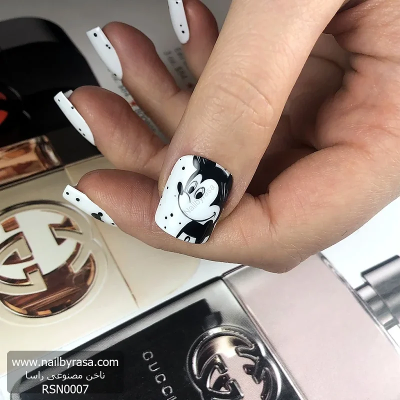 عکس ناخن مصنوعی طرح کارتونی میکی موس دیزنی سیاه و سفید فرم مربعی بلند مدل RSN0007 برند راسا