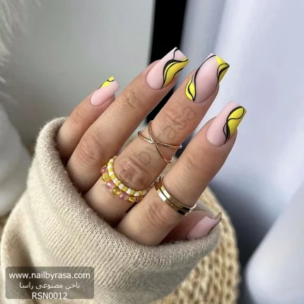 عکس ناخن مصنوعی طرح فرنچ انتزاعی موج دار رنگ زرد لیمویی و مشکی مات فرم مربعی بلند مدل RSN0012 برند راسا