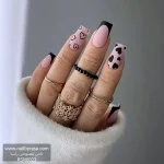 عکس ناخن مصنوعی طرح قلب توخالی و توپر مشکی با فرنچ مشکی مات و زمینه صورتی فرم مربعی بلند مدل RSN0023 برند راسا